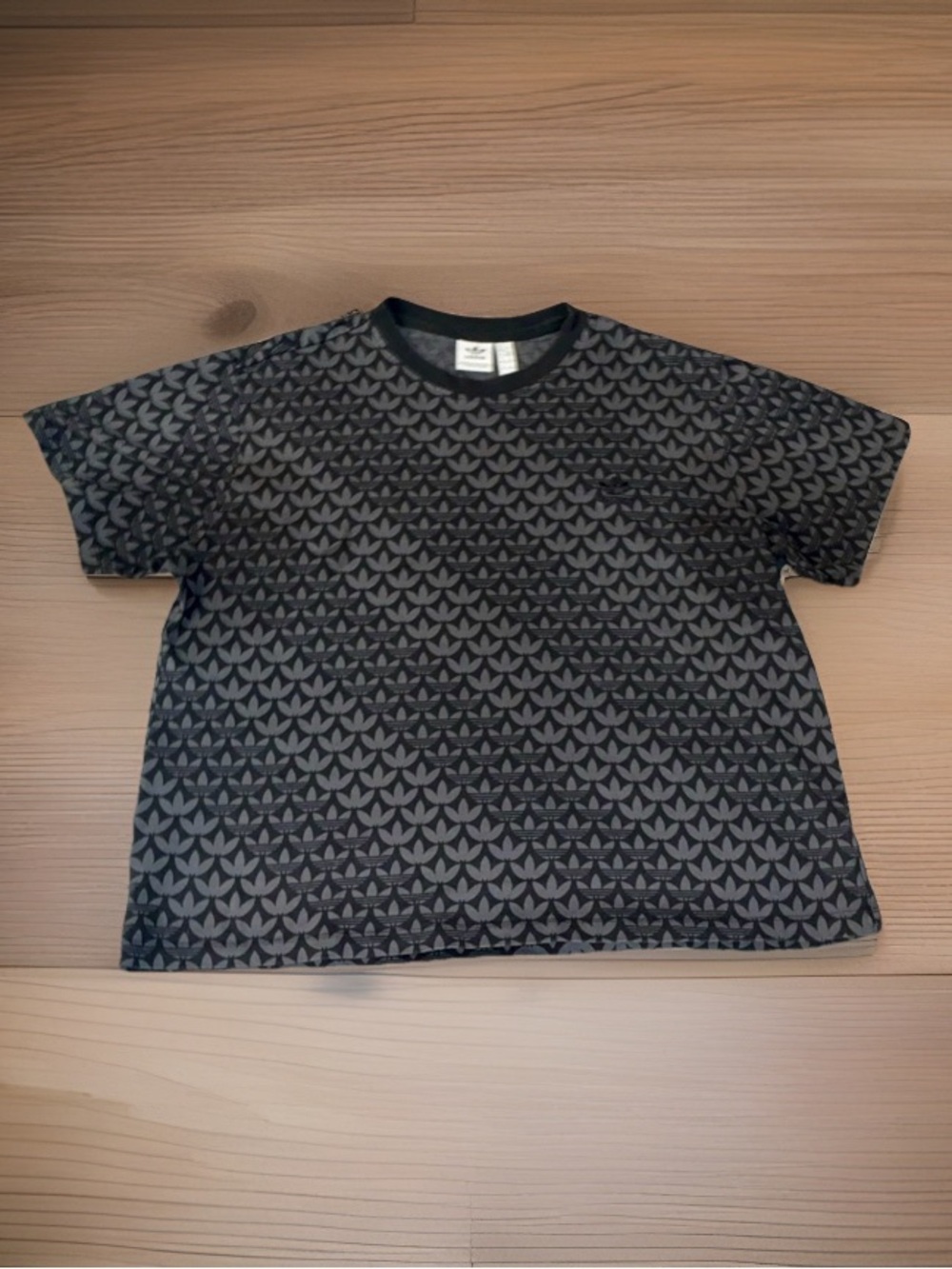 Adidas Trefoil Crop Top, Women’s XL, Black on Black Hombre Trefoil Logo Print